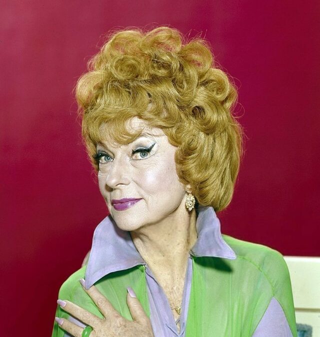 40 Fabulous Portraits of Agnes Moorehead as Endora on the ABC Sitcom “Bewitched”