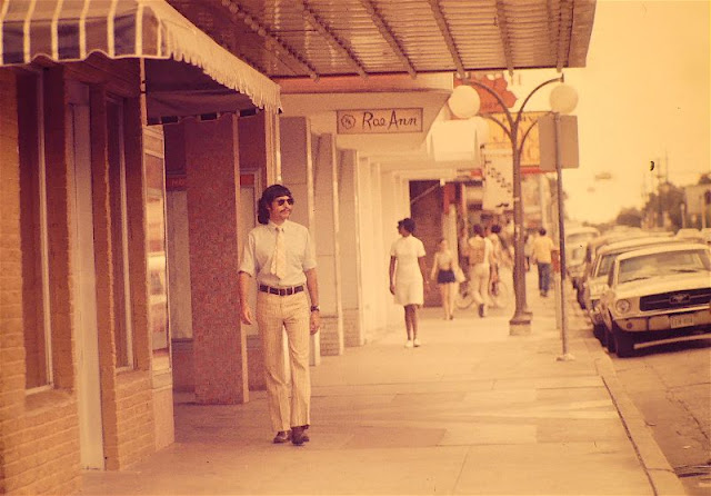 30 Fascinating Photos Capture Austin, Texas in the Early 1970s