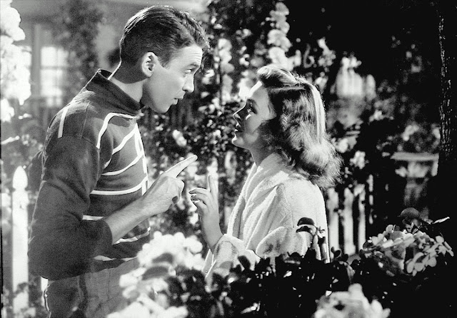 46 Nostalgic Photos From the Set of “It’s a Wonderful Life” (1946)