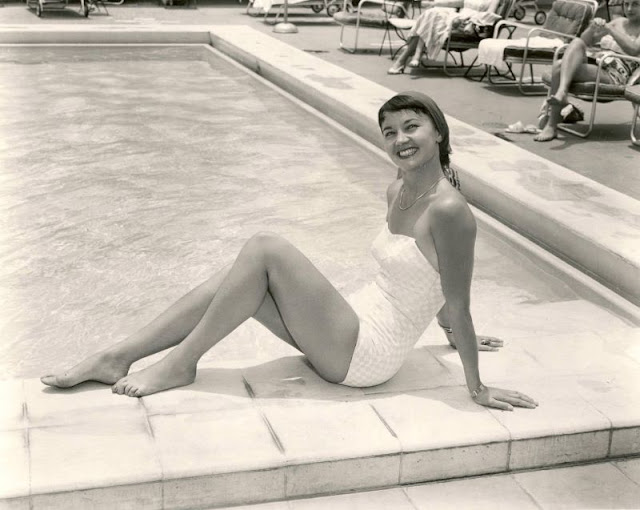 The Smiling Star: 30 Vintage Portraits of Liselotte Pulver in the 1950s and ’60s