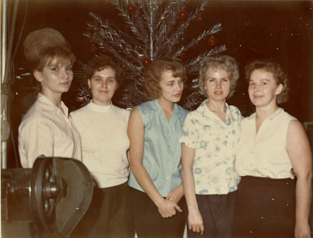 35 Vintage Snaps Capture People Posing With Christmas Trees in the 1960s