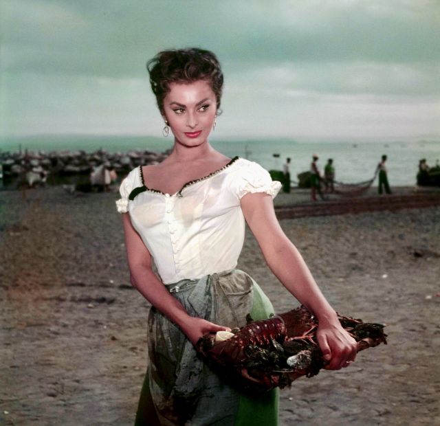 Beautiful Portraits of Sophia Loren From “Scandal in Sorrento” (1955)