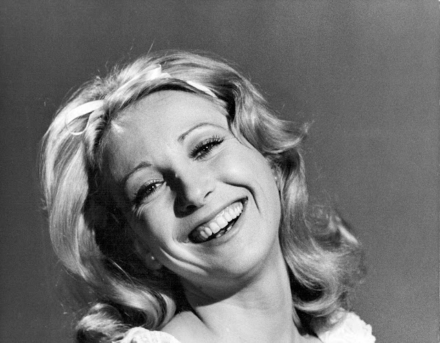 20 Portraits of a Young Teri Garr in the 1970s